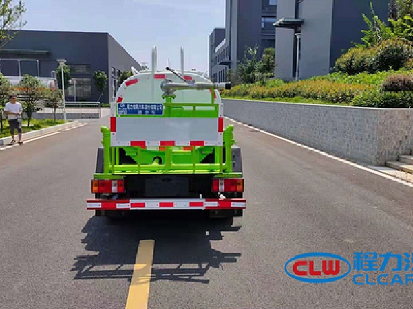 福田2.5吨蓝牌洒水车