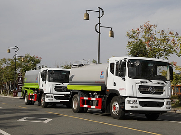 国六12吨东风D9洒水车
