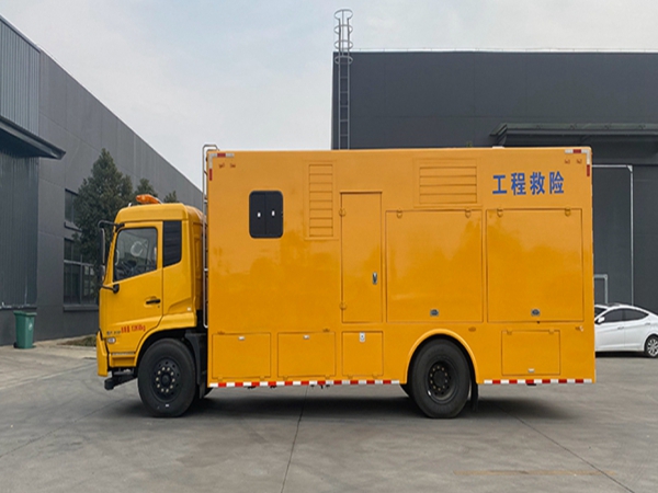 程力牌东风天锦3000方排水车（休息室）