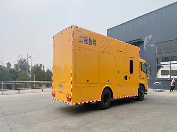 程力牌东风天锦3000方排水车（休息室）