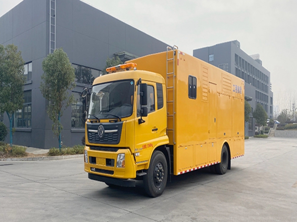 程力牌东风天锦3000方排水车（休息室）